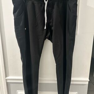 Figs Women’s Kade Cargo Scrub Pants